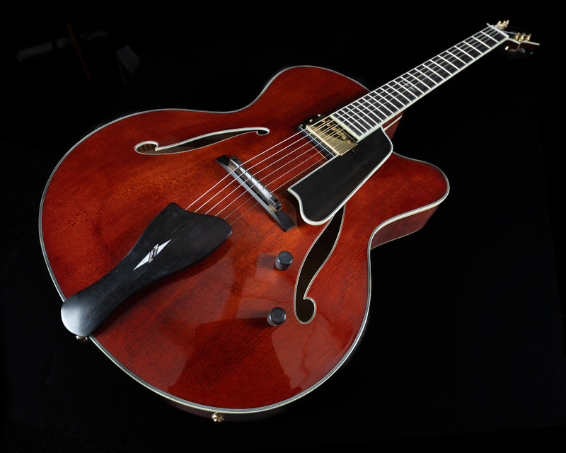 Eastman AR810CE Archtop, Solid Spruce, Solid Carved Maple - NEW