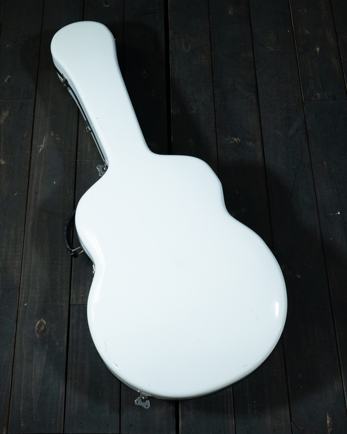 Karura Fiberglass Flight Case Fits OM and 14 Fret 000 White w Red Interior SOLD