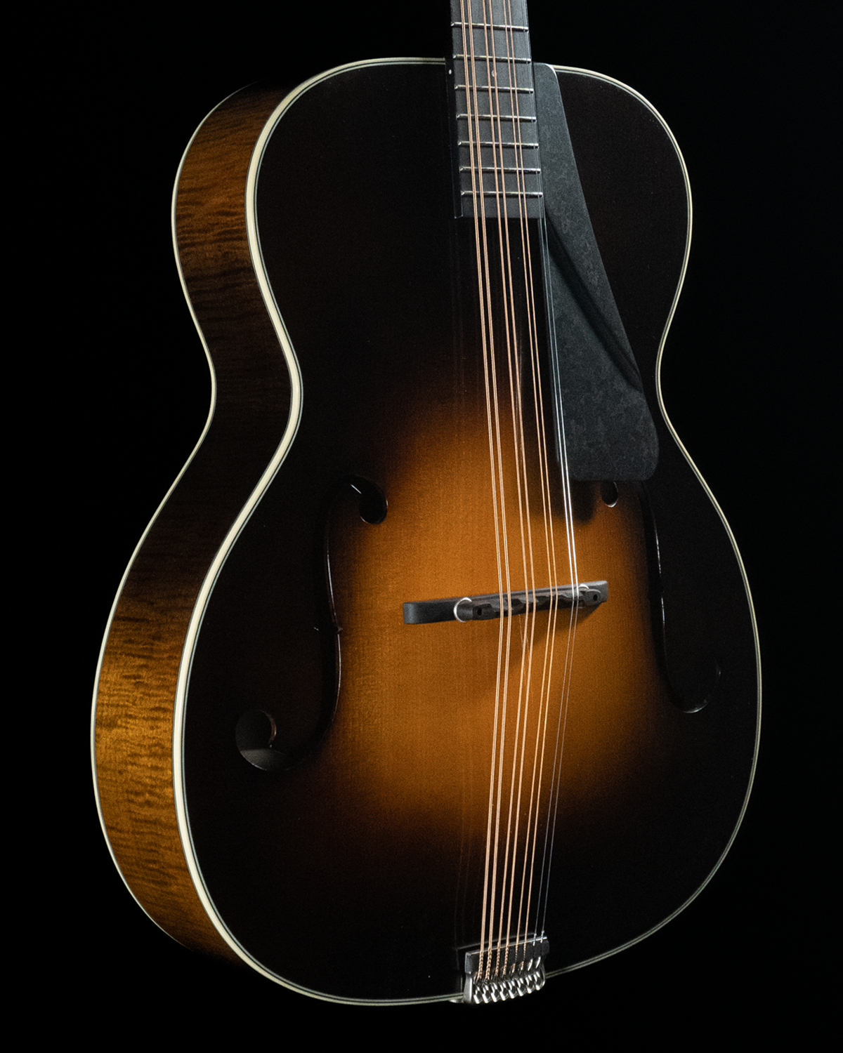 Archtop top octave mandolin